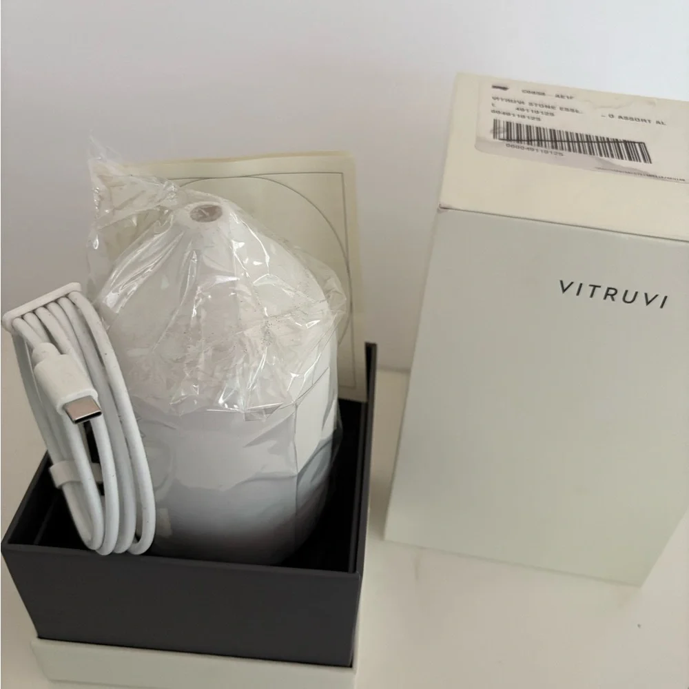 NWT Vitruvi White Stone Essential Oil Diffuser